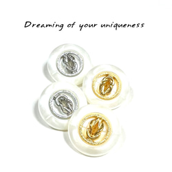 アンティーク　ゴールド　シルバーボタン　ロゴ風釦　 1枚目の画像