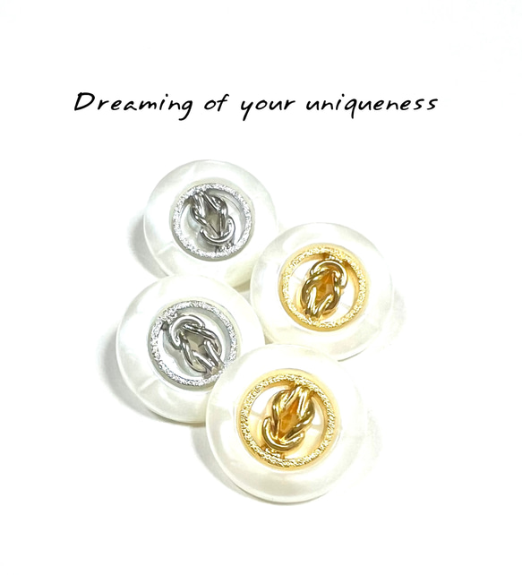 アンティーク　ゴールド　シルバーボタン　ロゴ風釦　 1枚目の画像