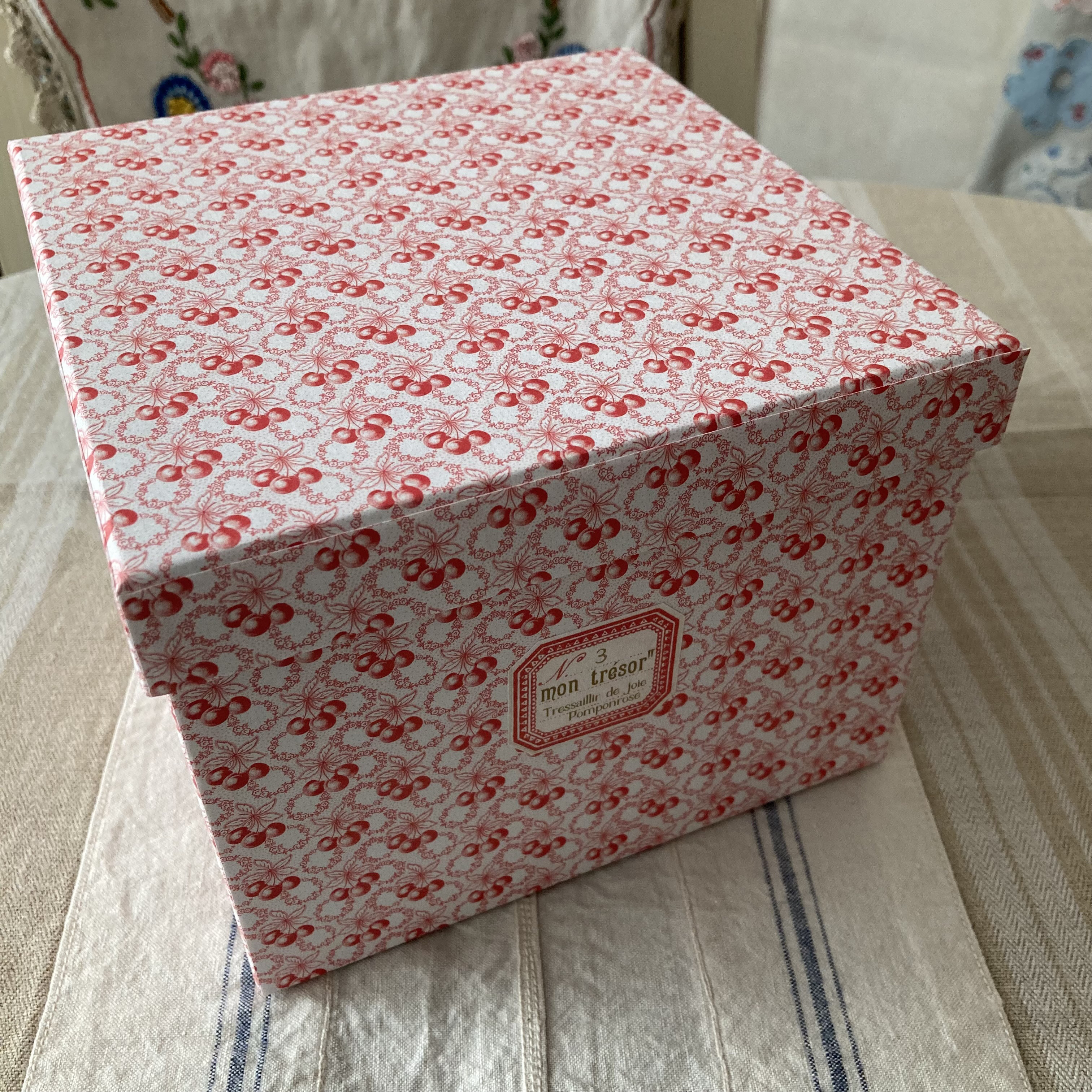フランスアンティークボタンCARTIER-BRESSONボックス入りセット