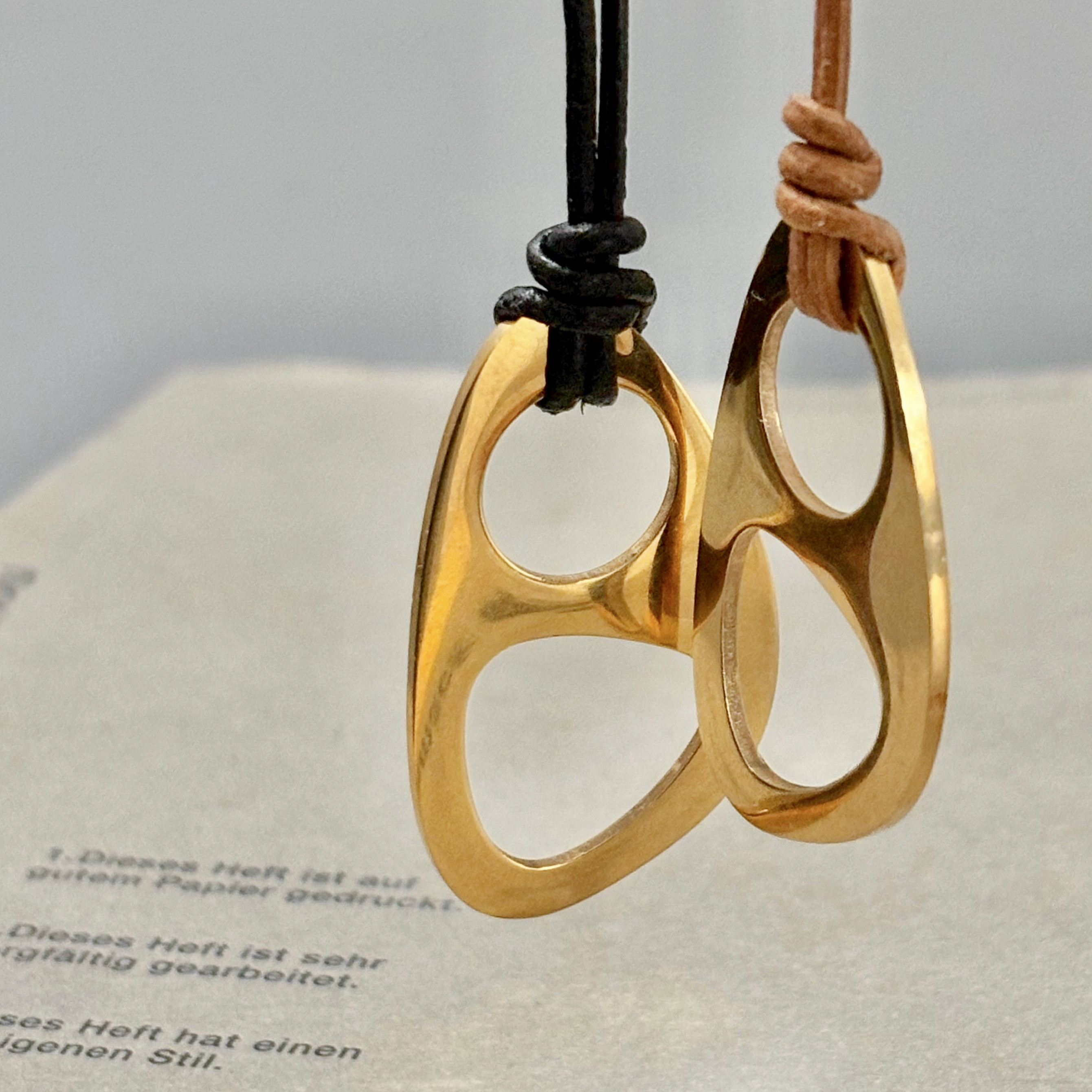 美品　LEMAIRE レザー ボトルホルダー ネックレス LEMAIRE PERFUME BOTTLE PENDANT