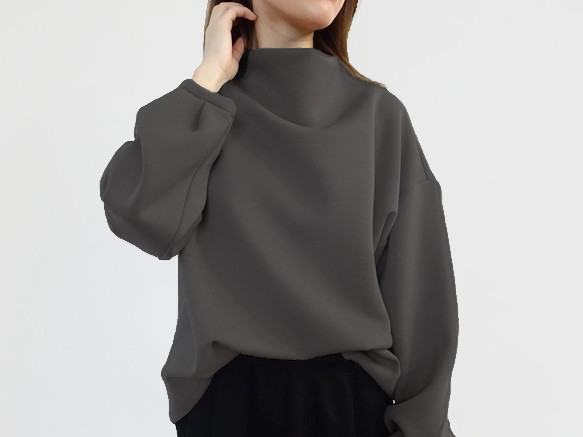 ダブルエアーモックネックプルオーバー〈チャコール〉 1枚目の画像