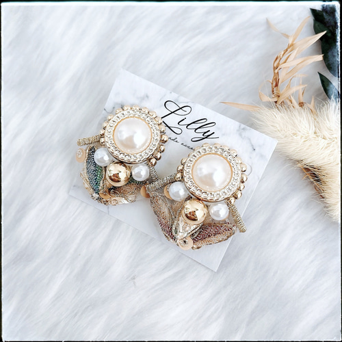 インド刺繍リボン/パール/花/ゴールド/大ぶりピアス イヤリング ピアス