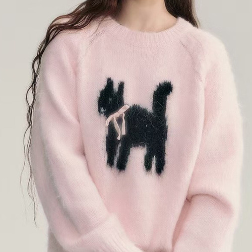 ピンク ニット 黒猫デザイン」「ガーリー ニット 冬」「猫柄 セーター