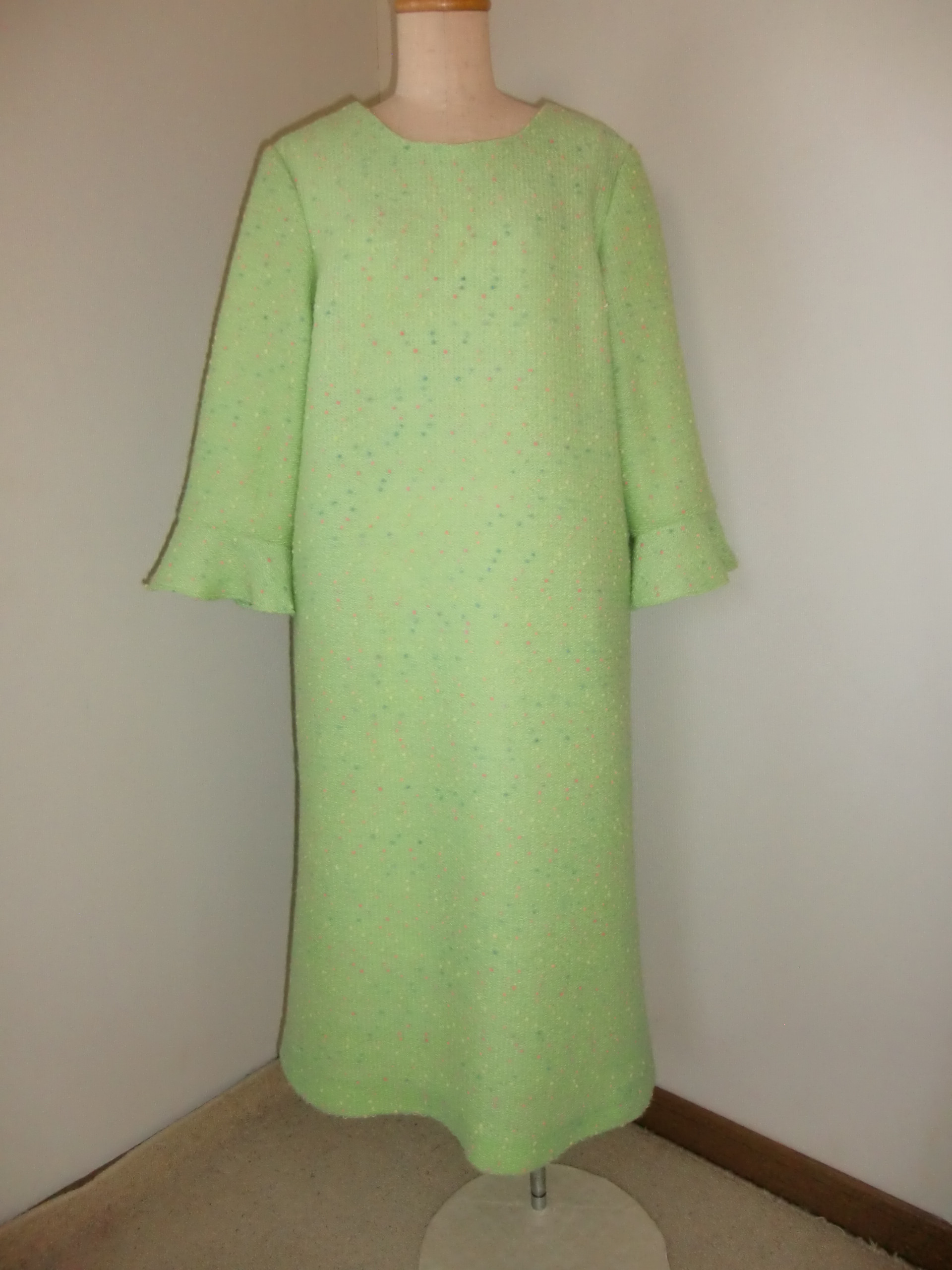 春待ち！特別なお出かけに！若草色・カラフルボンボン・ウール混ベルスリーブ・ワンピース／総裏付き／ゆったりサイズ