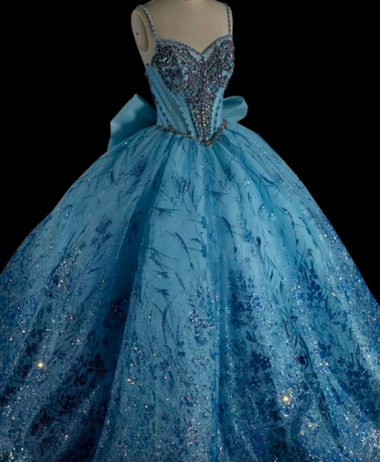 華やかな引裾　爽やかなブルー　ノースリーブ　キラキラチュール　バックリボン　サイズオーダー可能カラードレス撮影旅行花嫁