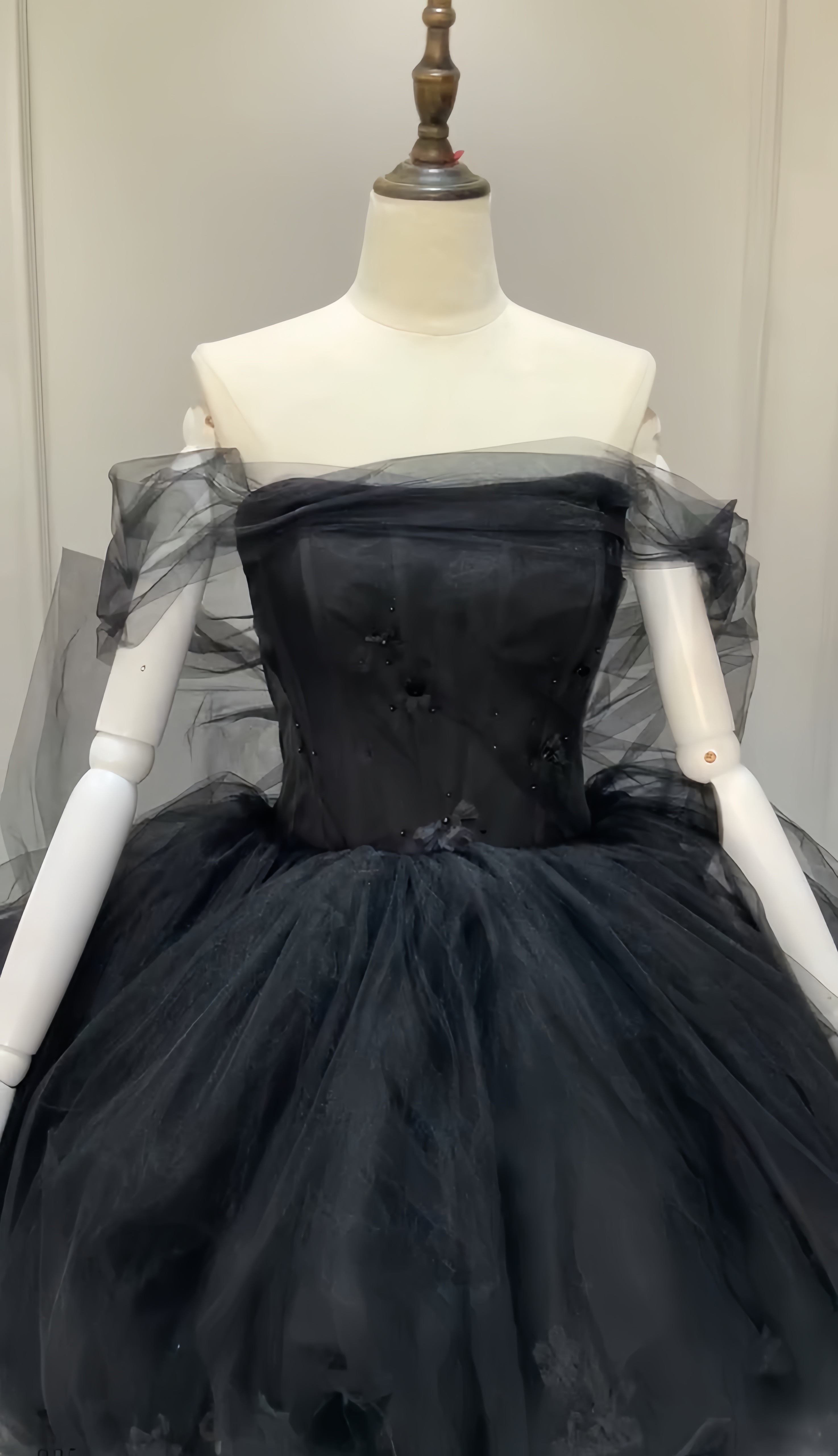 上品ミニスカート　フィッシュテール　ブラック　かっこいいカラードレス　オフショルダー　ボリューム　フレアスカートお色直し