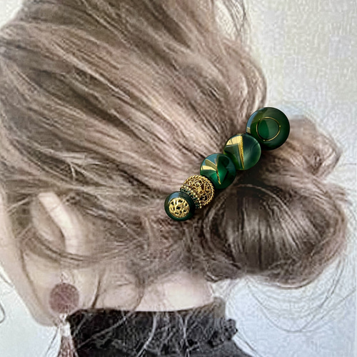 魅惑のグリーンとゴールドのヘアクリップ 高級ヴィンテージボタン大人