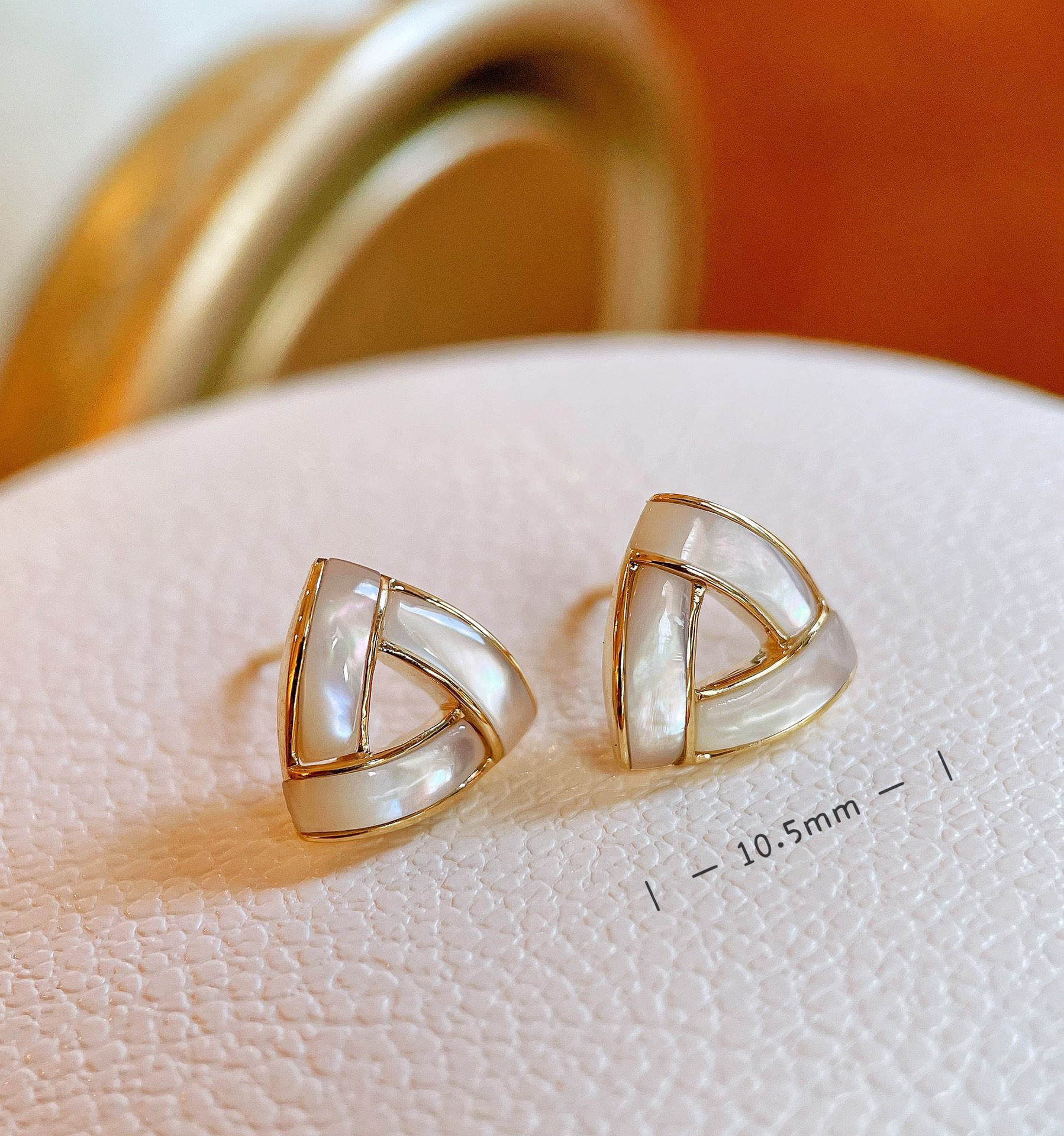 シェル　カジュアルピアスk18