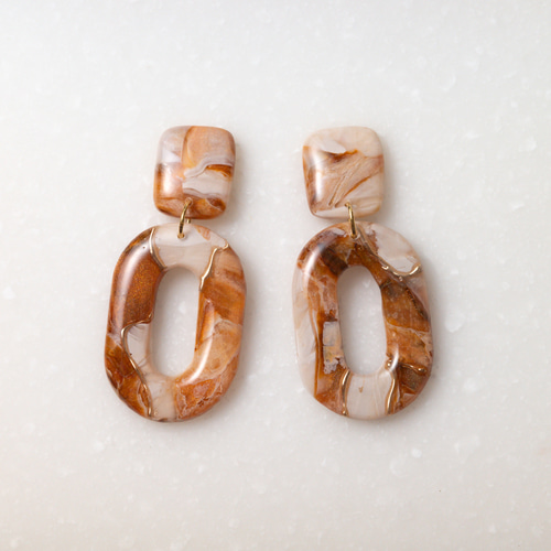 茶色と白のカフェオレカラーのピアス/イヤリング/一点もの/ポリマー