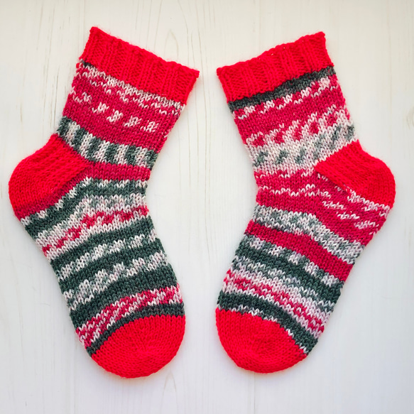 キッズ用あったか手編み靴下 クリスマスカラー レラーナ毛糸の手編み