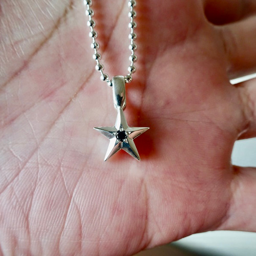 仁尾彫金『一つ星ブラックダイヤ、プラチナ、立体スターペンダント  