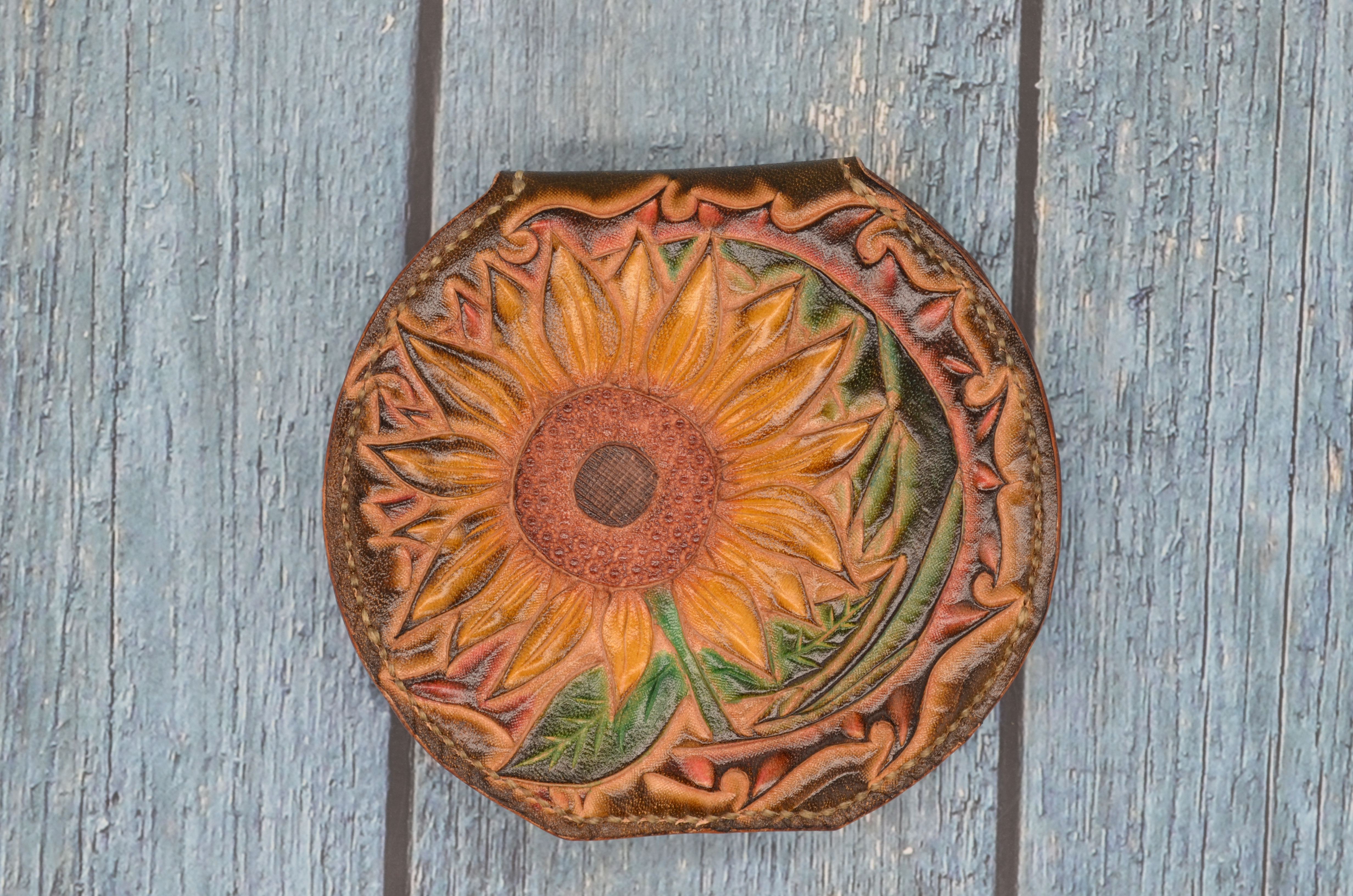 ひまわり・波・太陽｜手彫りカービングの本革二つ折り財布