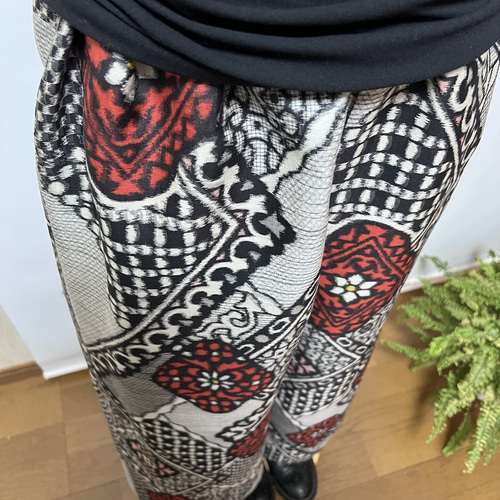 銘仙着物からリメイク　ワイドパンツ（ブルー系、紅葉）ゆったりパンツ 911dbff1ecf4a50a2c35aa24a0379d