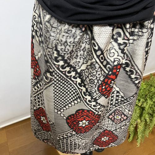 着物リメイク　銘仙とアンティーク着物のリバーシブルスカート（赤） 着物リメイク 銘仙とアンティーク着物のリバーシブルスカート