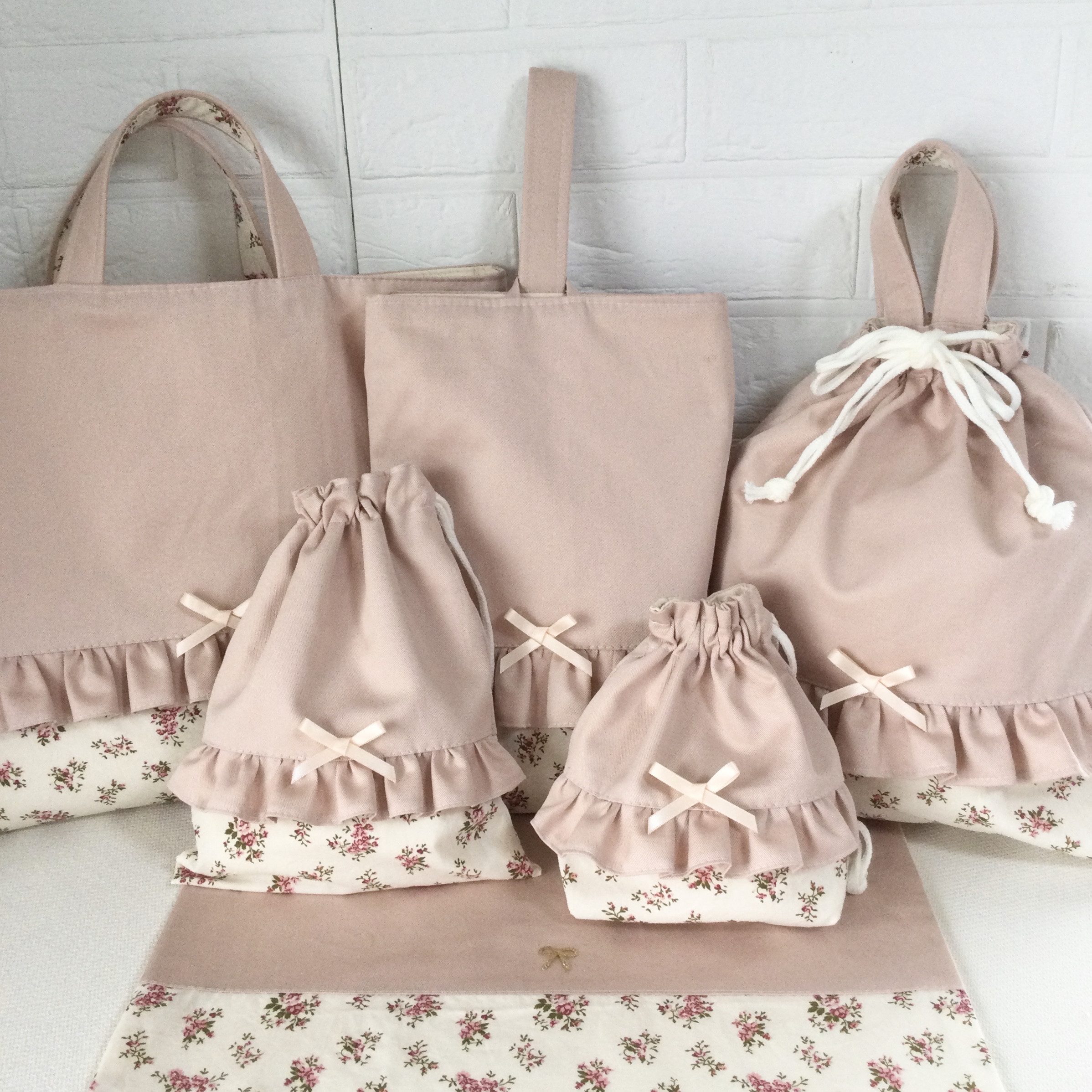 ピンクベージュ　レッド　6点セット レッスンバッグ　シューズケース　お着替え袋　入園　入学セット　小花　花柄