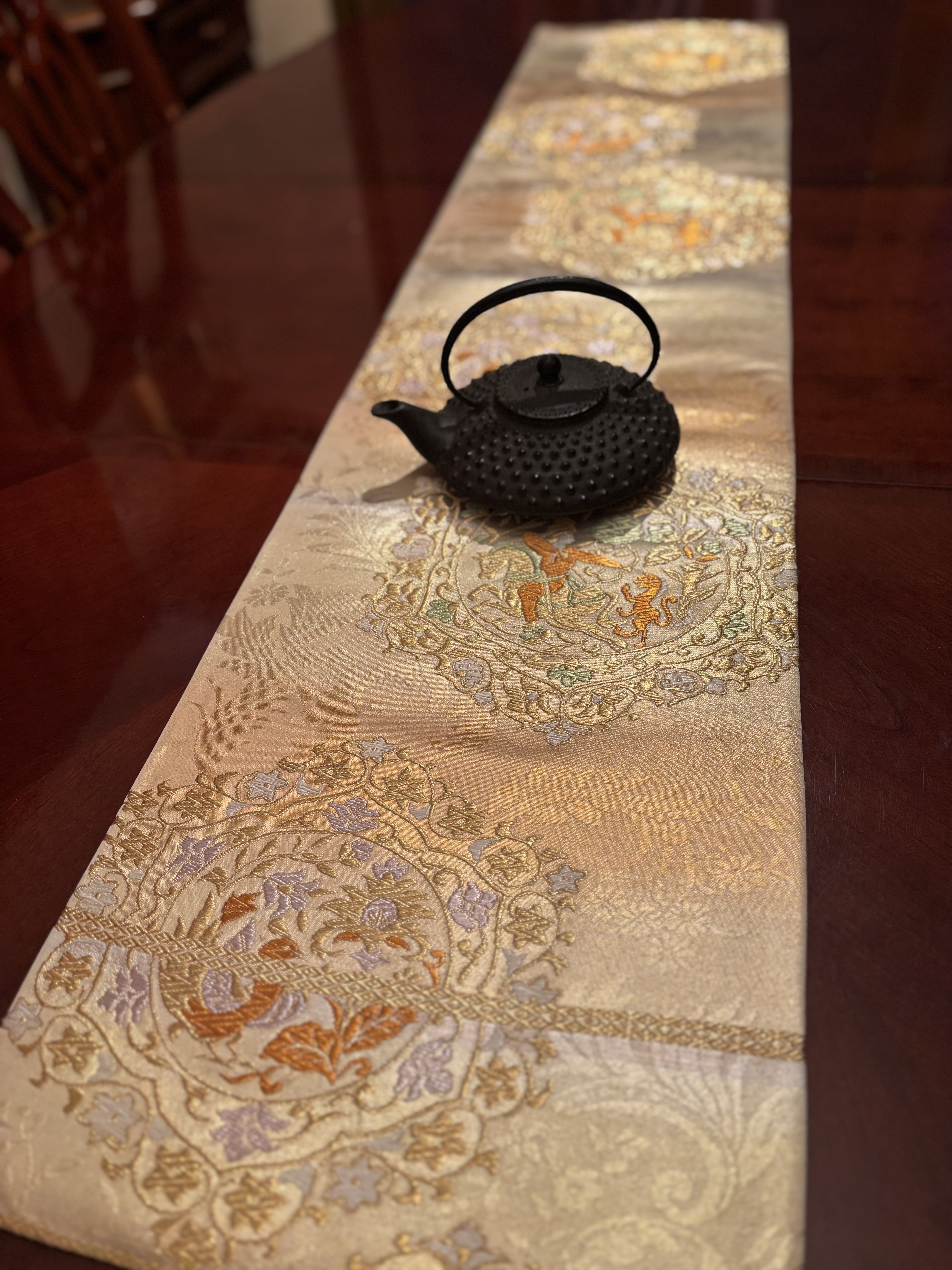 A364★高級‼️豪華刺繍‼️袋帯テーブルランナー2ｍ30cm A364☆高級‼️豪華刺繍‼️袋帯テーブルランナー2m30cm