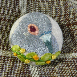 くるみボタン　鳥刺繍　ブローチ ハンガリー鳥カゴかずら刺繍くるみボタンアクセサリー:29mm