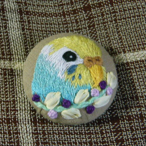くるみボタン 鳥刺繍 ブローチ その他