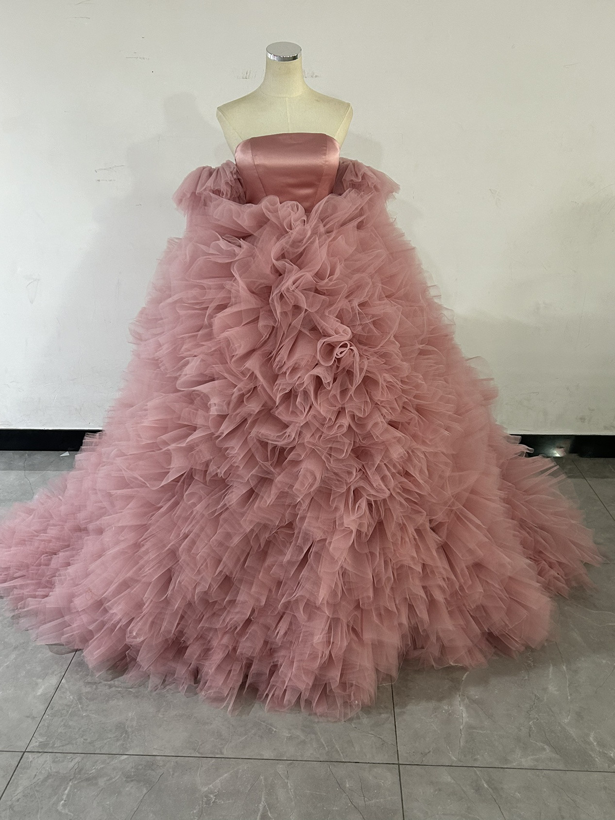 人気上昇！もこもこピンクカラードレス　チュールドレス　フリルオフショルダー　リボン ふわふわ　ボリュームドレス