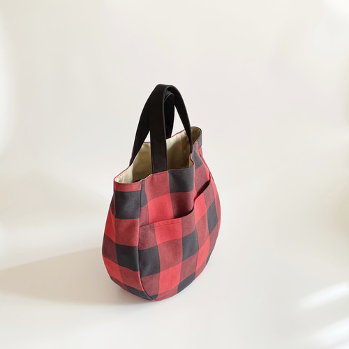 柄合わせもバッチリ 大きいブロックチェック ラウンド型バッグ レッド