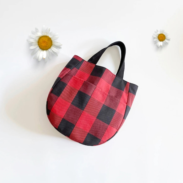 岡山デニム◆赤チェック◆ポケット沢山トートバッグ◆ハンドメイド◆ 柄合わせもバッチリ 大きいブロックチェック ラウンド型バッグ レッド