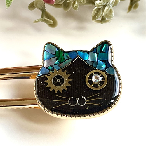 レジン 螺鈿と歯車のハチワレ猫 ヘアクリップ ブルー ヘアクリップ