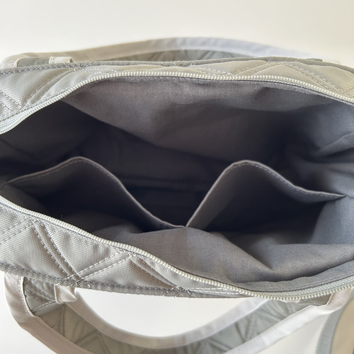 mayuNOMADIS グレーナイロン ショルダーバッグ 新品 エムエム6 MM6 SB5WG0007 P5228 ショルダーバッグ レディース