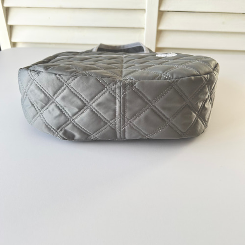 撥水加工キルトショルダーバッグ ダブルステッチ ナイロン