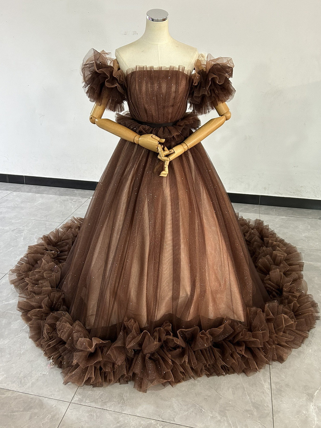 送料無料！コーヒーの色 キラキラチュール 取り外し袖 カラードレス ソフィア ソフトチュール 前撮り 結婚式披露宴