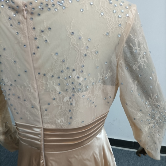 パーティードレス シャンパン色 キラキラのハンドビーディング 長袖 ファスナー 成熟した気質