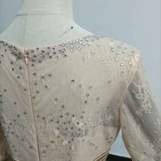 パーティードレス シャンパン色 キラキラのハンドビーディング 長袖 ファスナー 成熟した気質