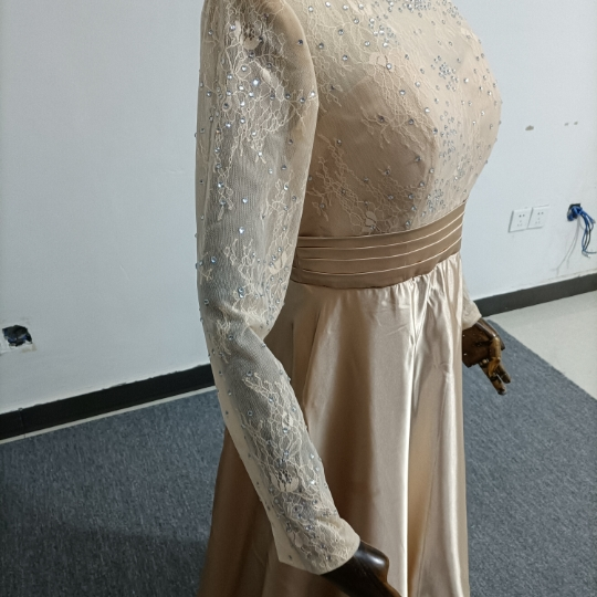 パーティードレス シャンパン色 キラキラのハンドビーディング 長袖 ファスナー 成熟した気質