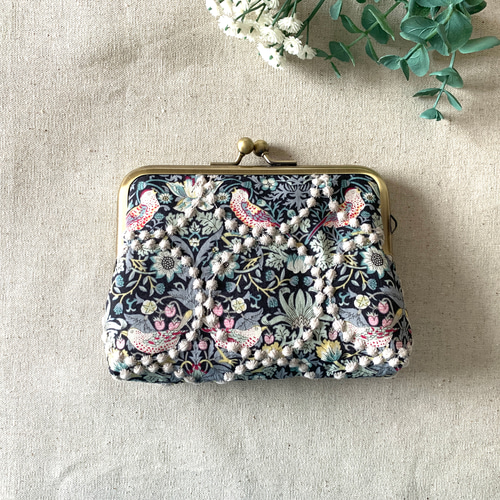 ミナペルホネン　ストロベリーシーフ　ハンドメイド　がま口　コインケース　ポーチ ミナペルホネン ストロベリーシーフ チャコール ハンドメイド がま口