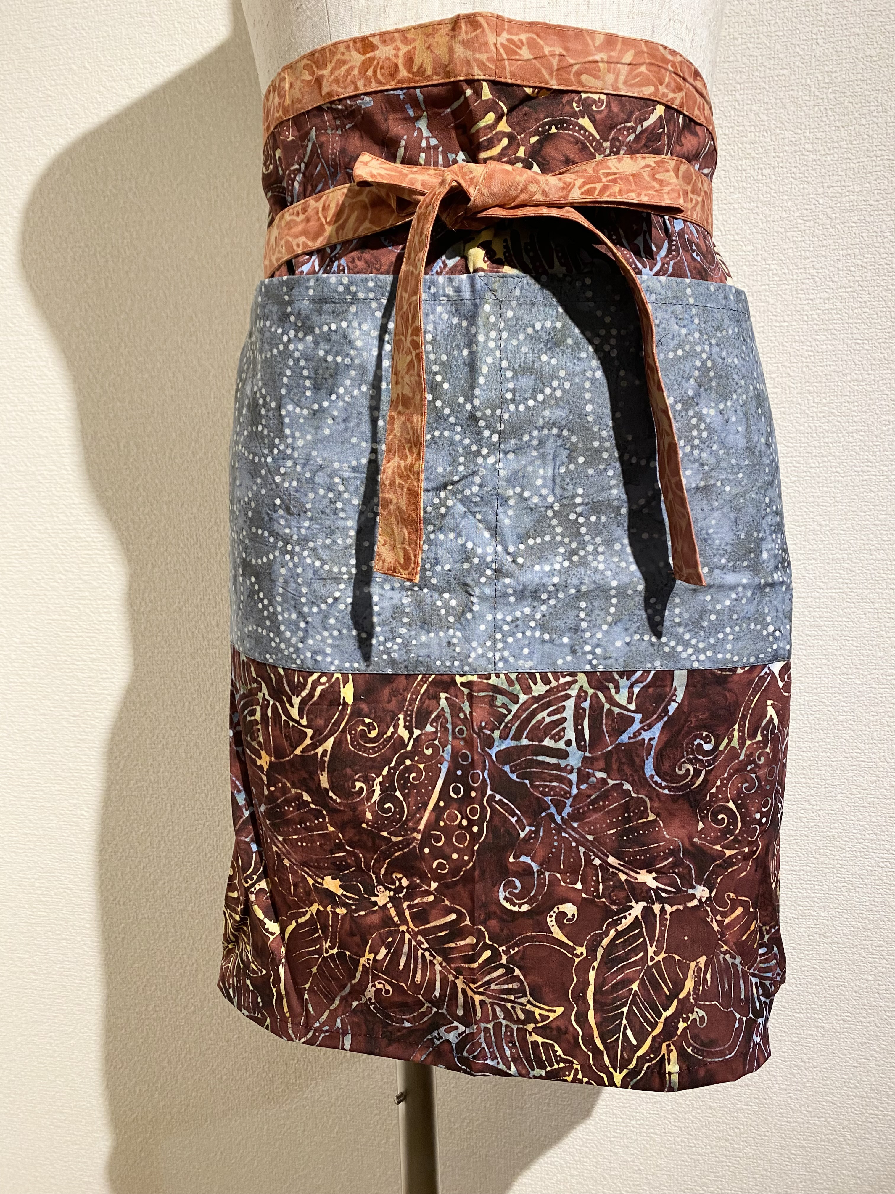 I BUMIオリジナル　バティックカフェエプロンb