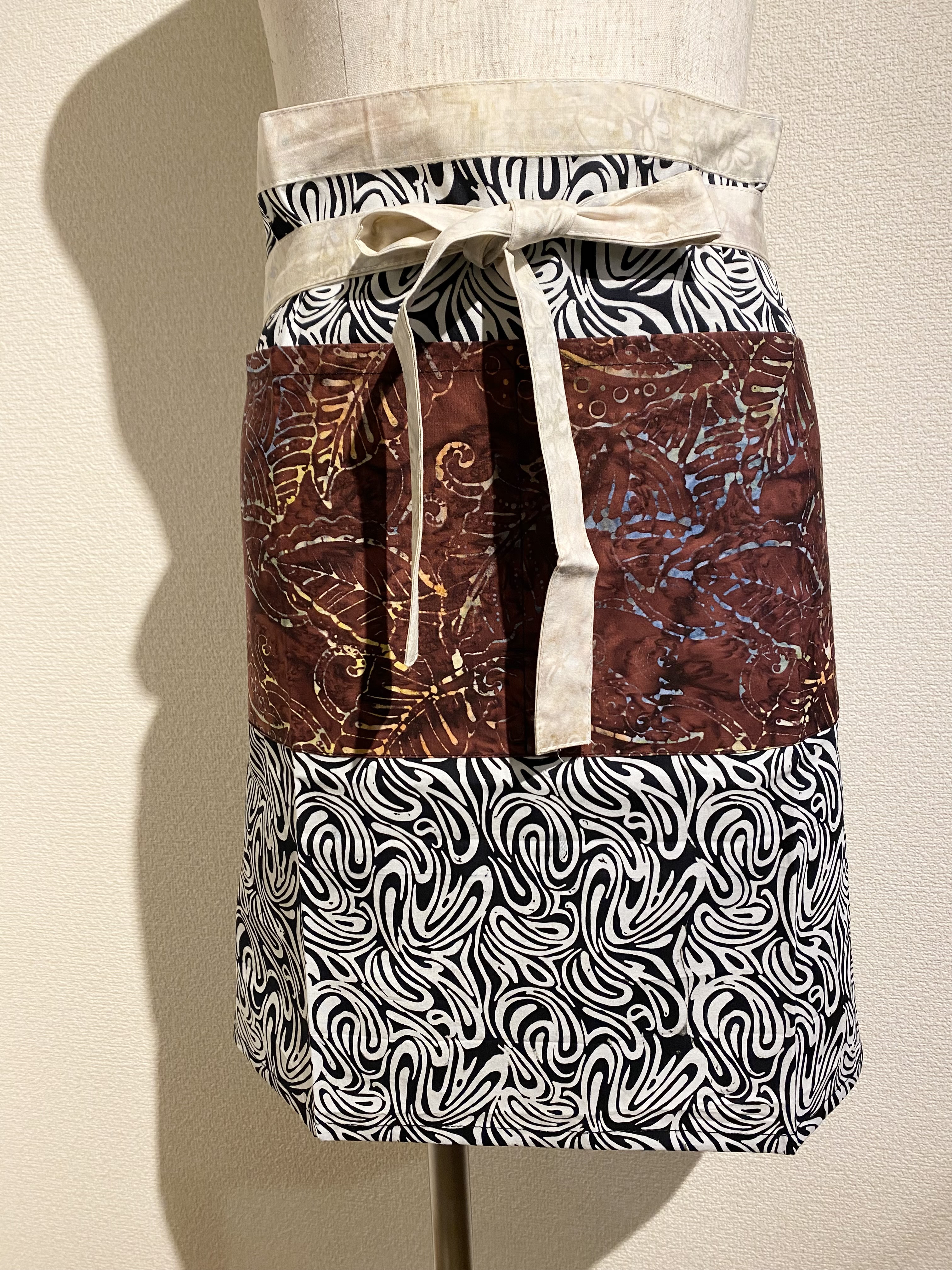 I BUMIオリジナル　バティックカフェエプロンd