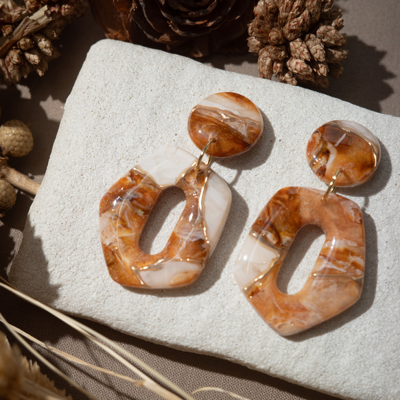 茶色と白のカフェオレカラーのピアス/イヤリング/一点もの/ポリマー