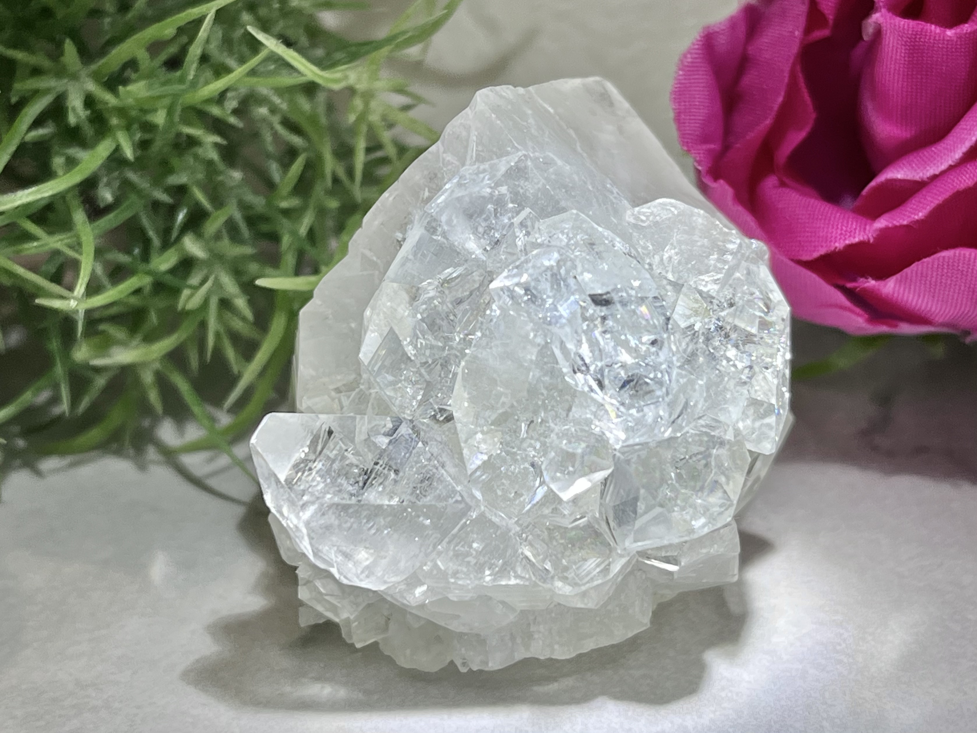 天使の水晶✨　レインボー　アポフィライト　ラフストーン　原石　クラスター