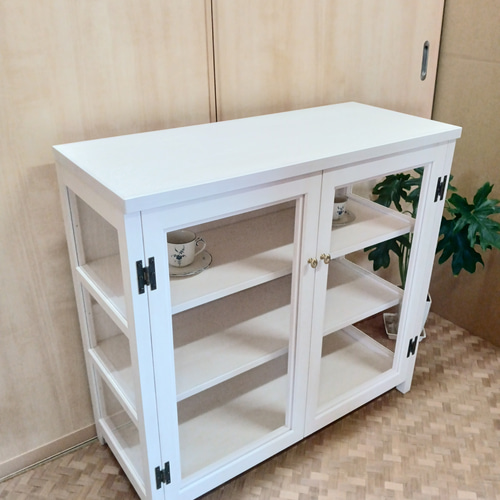 シンプルデザイン両開きキャビネット 食器棚 飾り棚 高さ80cm チェスト