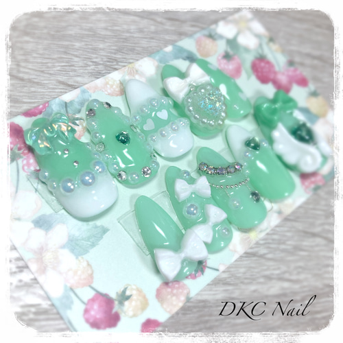 ネイルチップ グリーン 緑 地雷 サブカル 量産型 推しカラー ゆるかわ