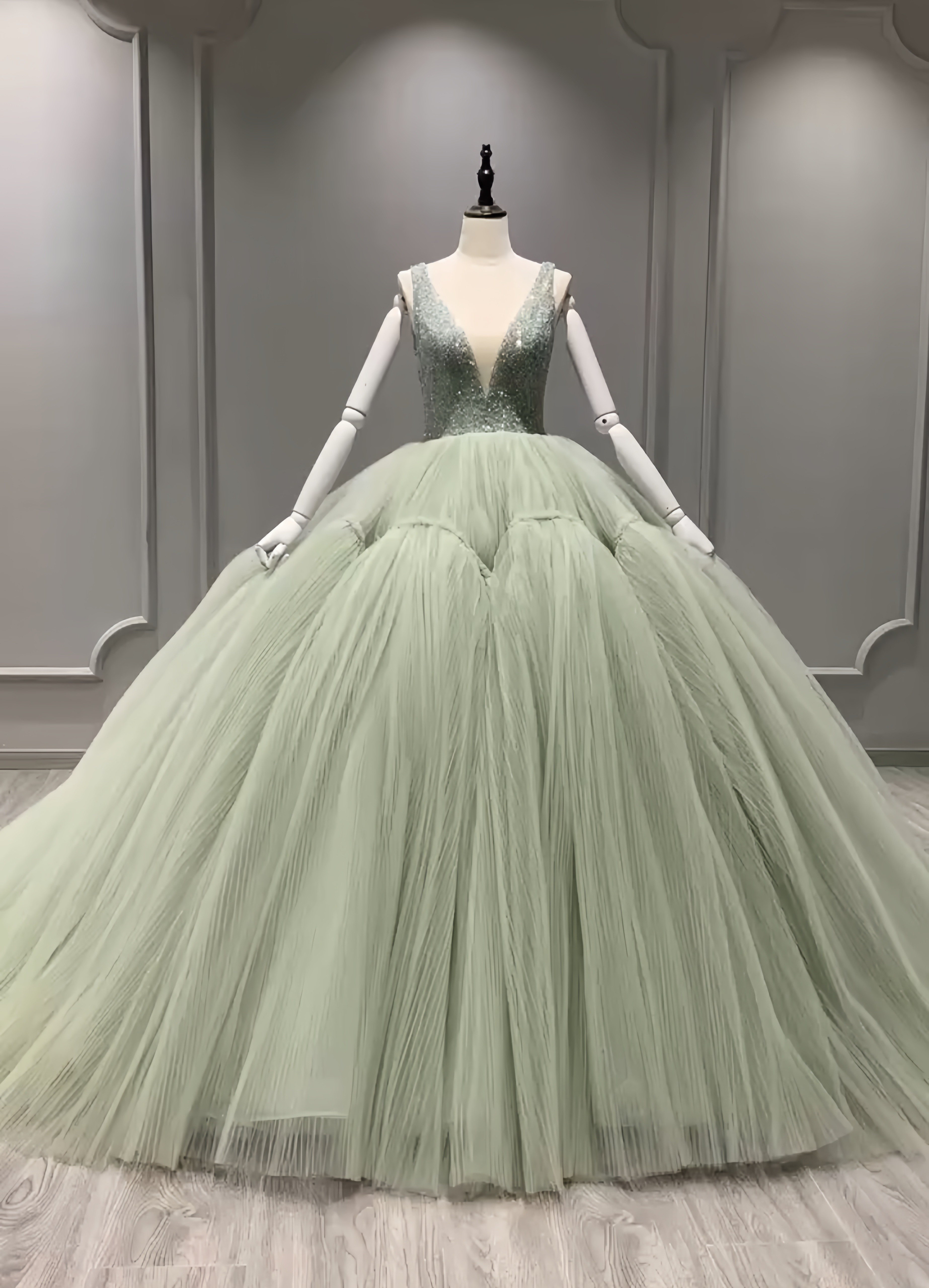 憧れのドレス！わさび色　緑　vネック　セクシー　プリンセスライン　多層チュール　前撮り　カラードレス　サイズオーダー可能