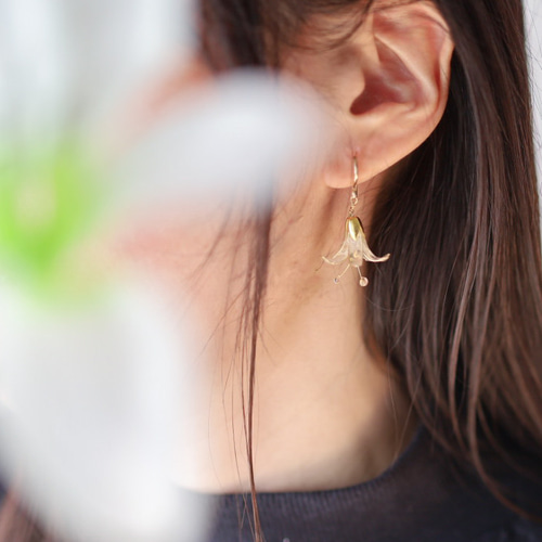 カサブランカ（ユリ）のピアス／イヤリング ピアス（フック・チェーン