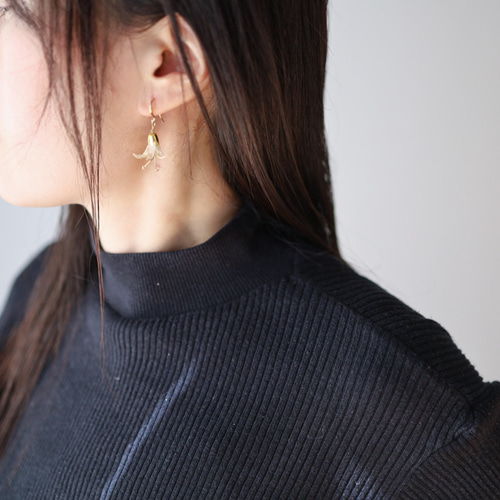 カサブランカ（ユリ）のピアス／イヤリング ピアス（フック・チェーン