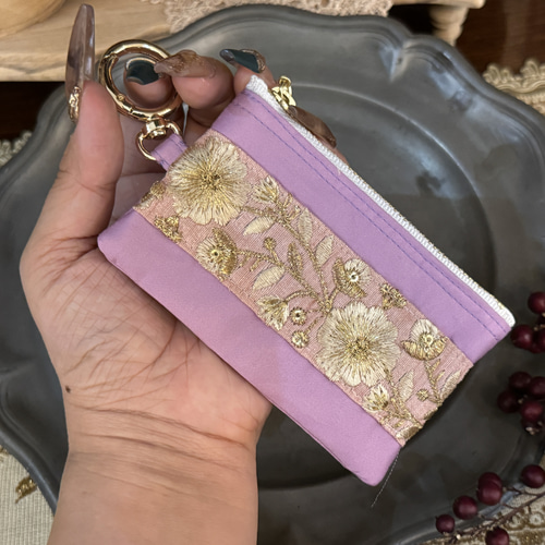 チェーン付きキーケース／インド刺繍リボンカラビナ付き／自宅の鍵と車