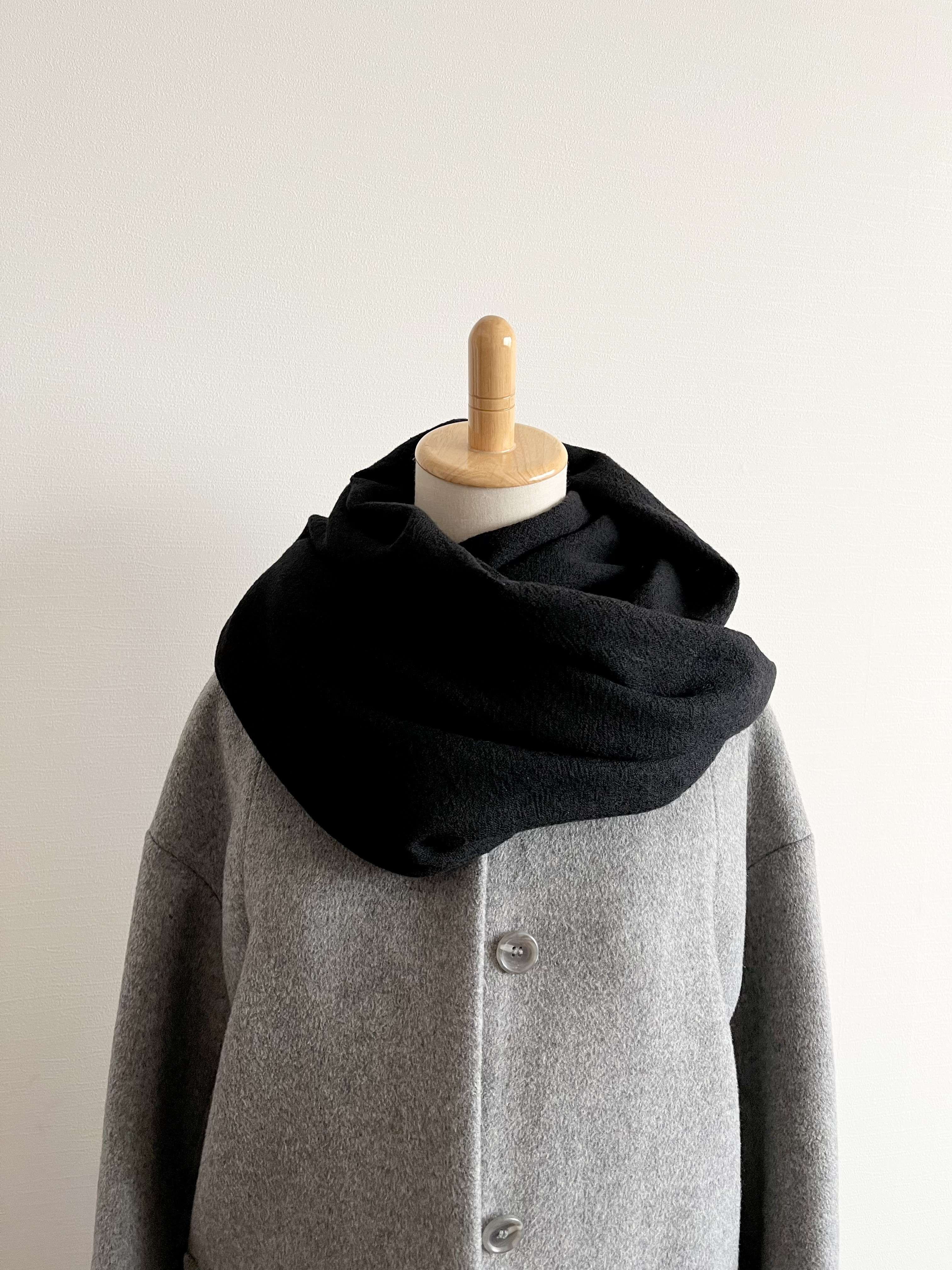 ふんわりあたたか　ウールガーゼのスヌード＊ブラック＊ねじりあり