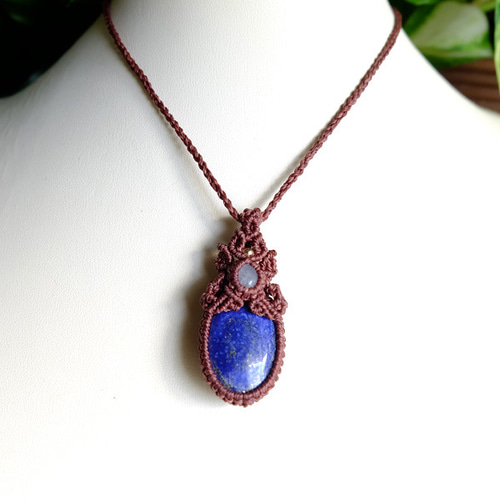 『星蘭』ラピスラズリのマクラメペンダントネックレス 夢の実現をサポート】パイライト入り♪ 神秘的ブルー高品質