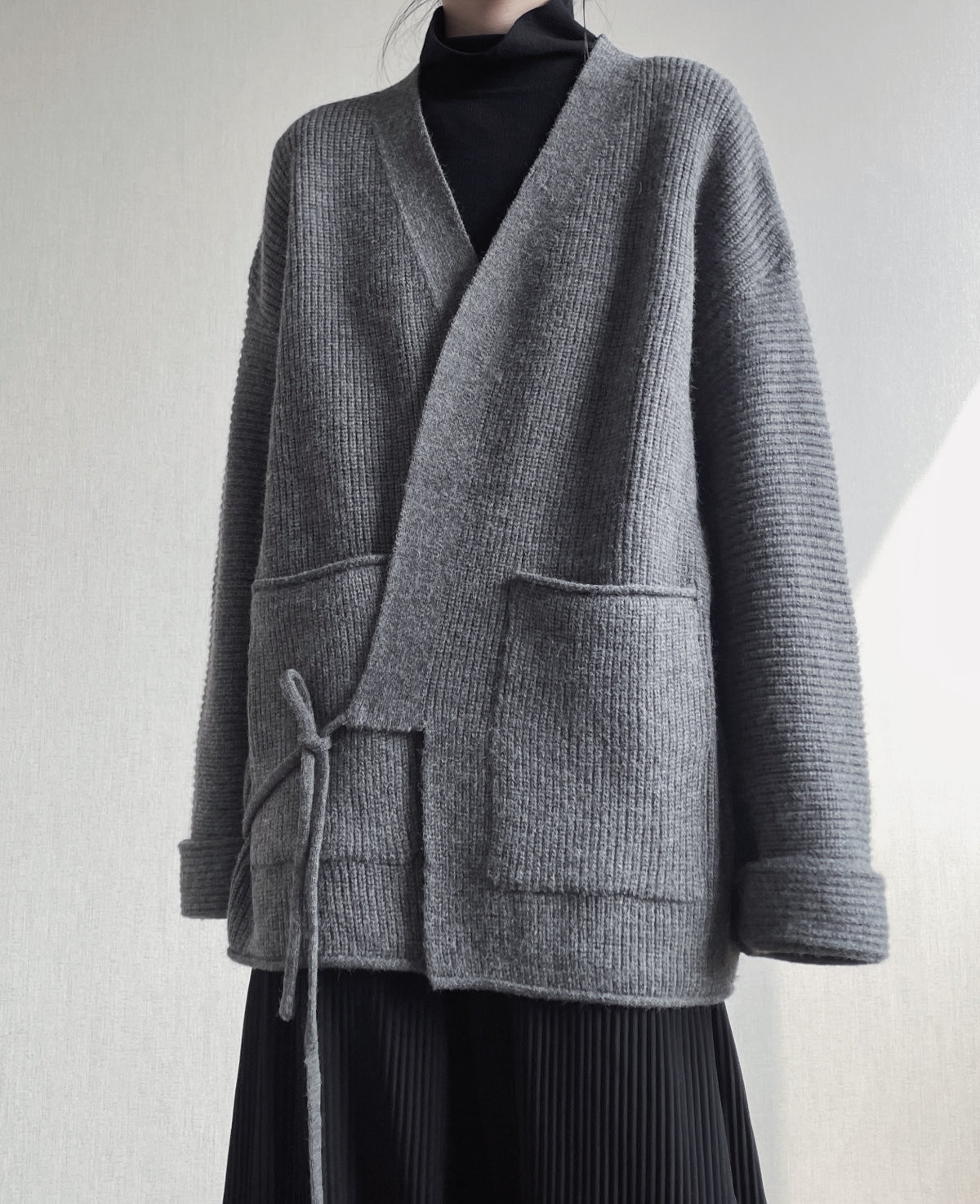 短めの前立てで一味違うプラスαに☆前結びカーディガン グレー