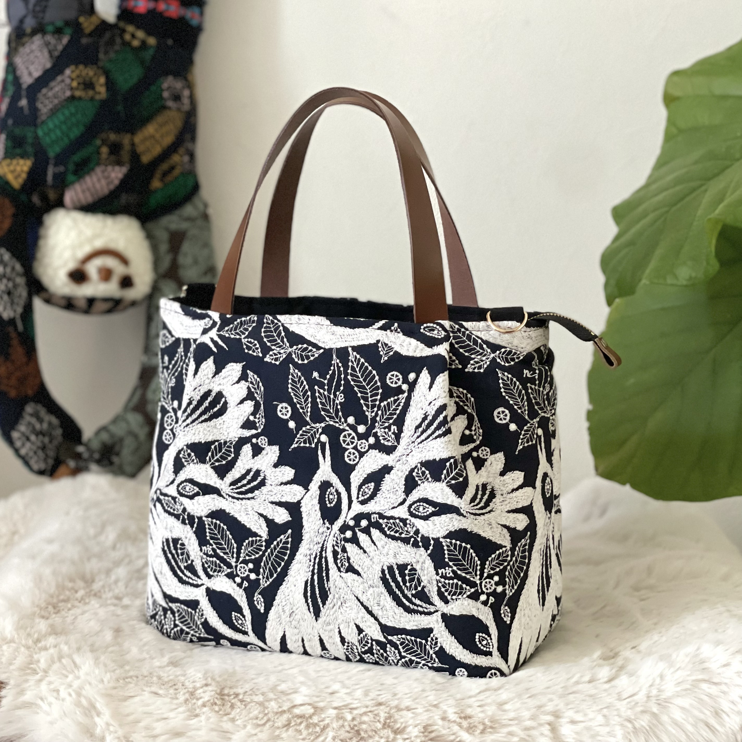 ⚮̈ミナペルホネン　carnival navy かくれんぼトート　タック入