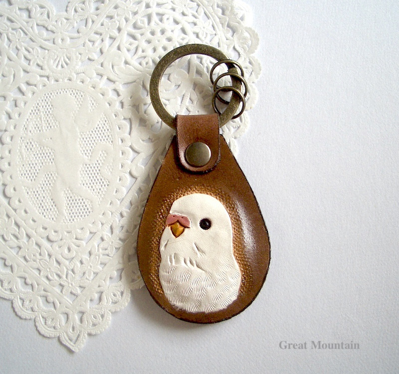 セキセイインコ　白　鳥　セキセイインコ インコ　インコグッズ 革　キーホルダー インコグッズ レザー プレゼント