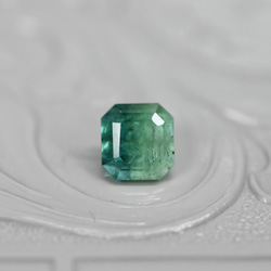 天然エメラルド 0.999ct 緑色 オーバルカット