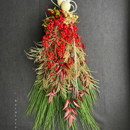 大王松・南天・南京ハゼ・瓢箪・水引…縁起物を合わせた〈たっぷり